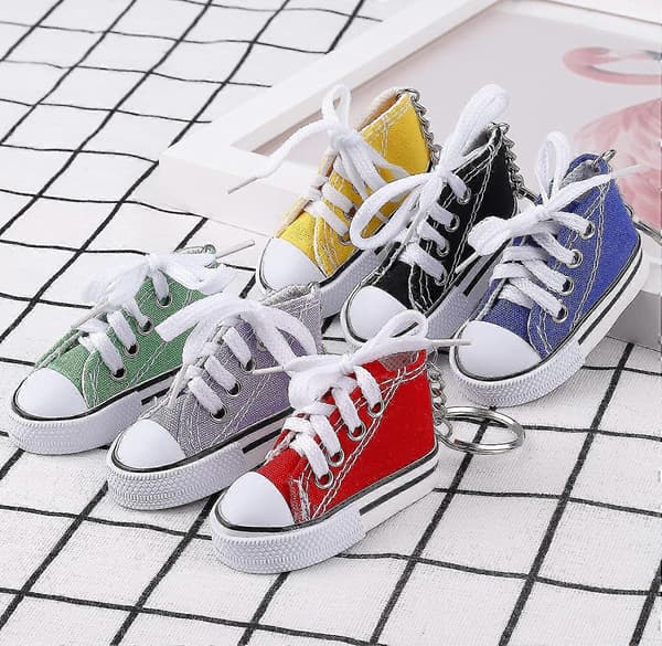 Avaimenperä Mini Sneaker Kenkä Avaimenperä Riipus 12kpl