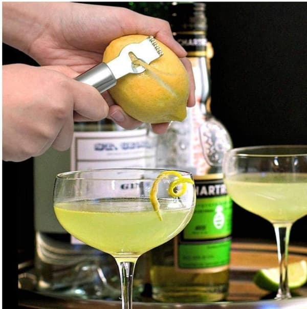 Stainless Steel Citrus Zester, Multifunctional Fruit Grater with Handle for Kitchen and Bar, Silver, 16 cm
