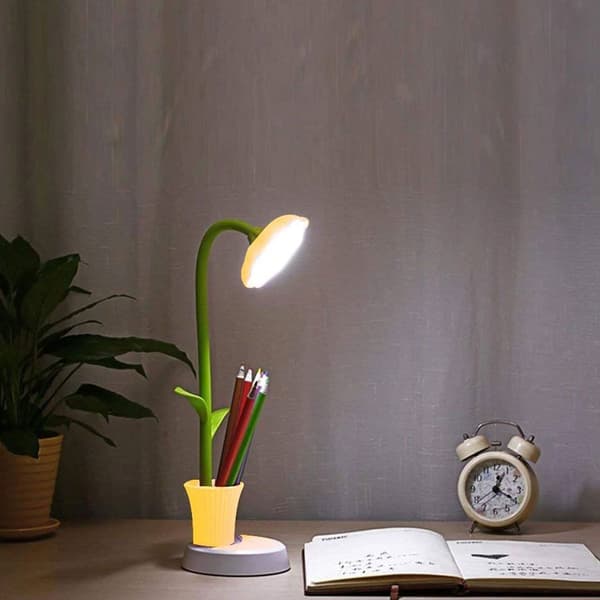 Forvandle barnerommet ditt med vår kreative bordlampe -