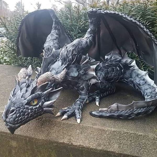 Stor knelende drage gotisk drage Halloween dekorativ re