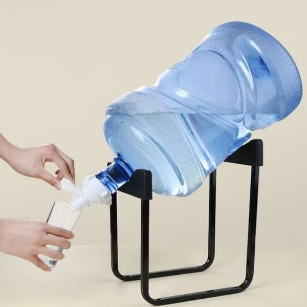 Vandkandedispenser designet til en 5,5 cm åbning; bærbart design egnet til hjem, kontor og køkken