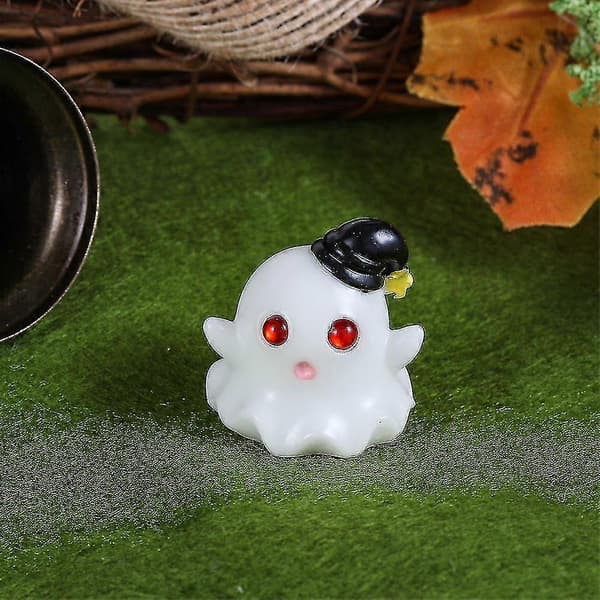 Vampire Halloween Ornament Cute Resin Craft Halloween Decor Mini Miniature White 1pc