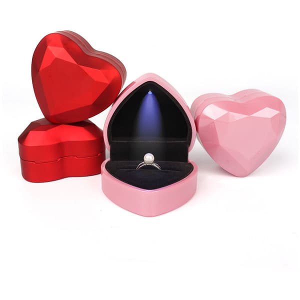 Heart-shaped jewelry box