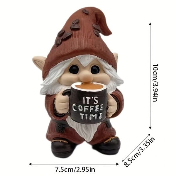 Trädgårdsdekoration med en tomtefigur som njuter av kaffe utomhus. VariantValue VariantValue