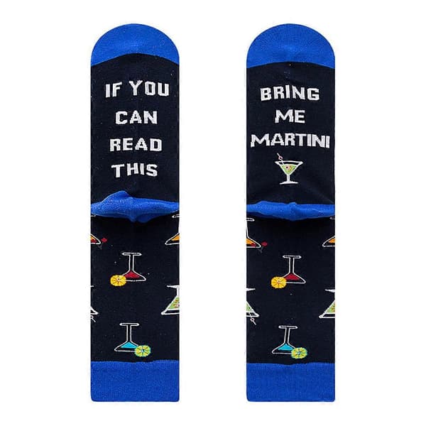 Hauskat sukat tekstillä \"If You Can Read This Martini Whisky\"