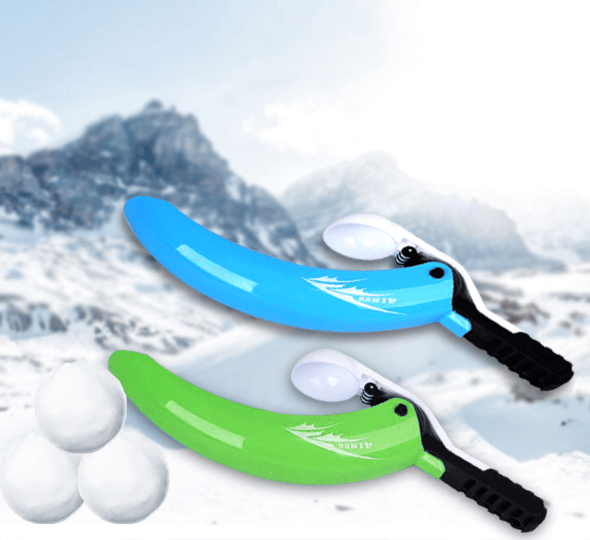 Blå vinter snø snøballkamp leketøy kaste snøball lansering