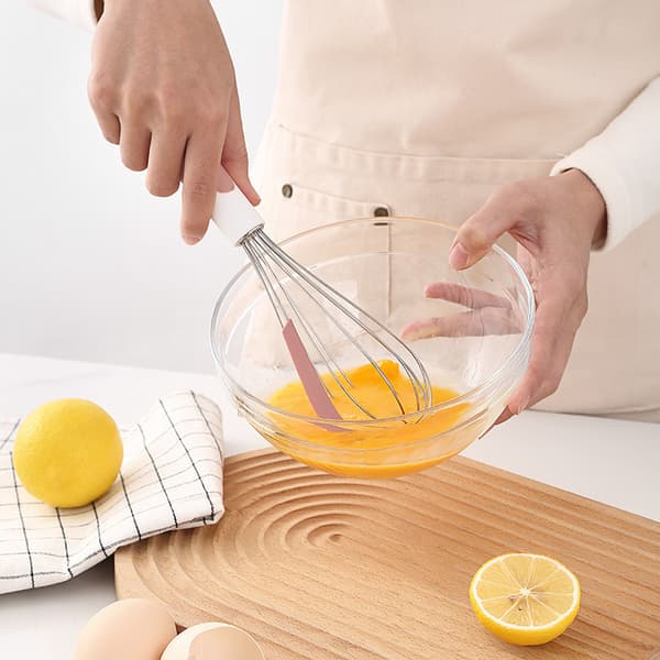 Balloon whisk with built-in scraper - Easy to clean, easy to use Pink Pink