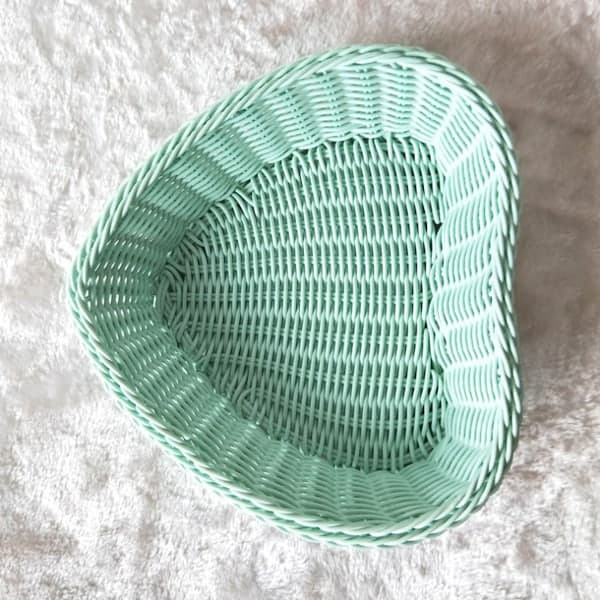 Heart-shaped Imitation Rattan Basket, Durable Rustic Storage Basket for Candy, Fruit, Snacks for Weddings, Home and Desk