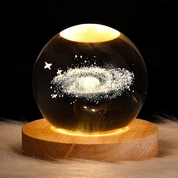 Liten krystallkule med trebelysningsbase 3D-glasskule med LED-lys Solsystemet