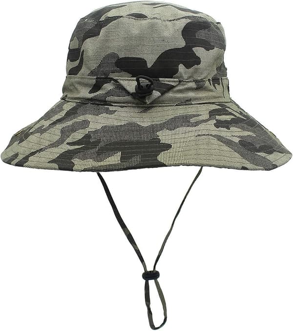 Camouflage solhat med bred skygge og justerbar hagerem
