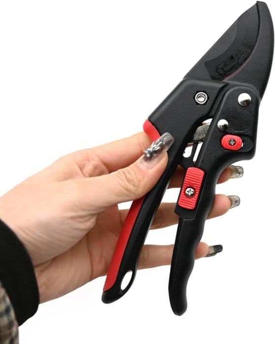Garden pruner with ratchet function in steel, garden scissors for plants, branch pruner, cutting tool