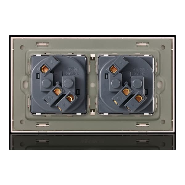 Dobbelt 2P+E 16A forudkablet stikkontakt, hvid