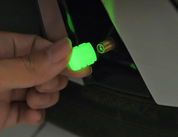 8 stk. Fluorescerende Universelle Lysende Dækventilhætter