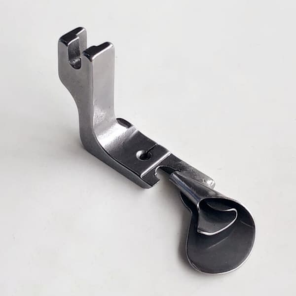 Curved Hemmer Foot Sewing Machine Flat Car Curved Hem Foot Scroll Type Hemmer Foot Sewing Tool 1/8 0.3CM