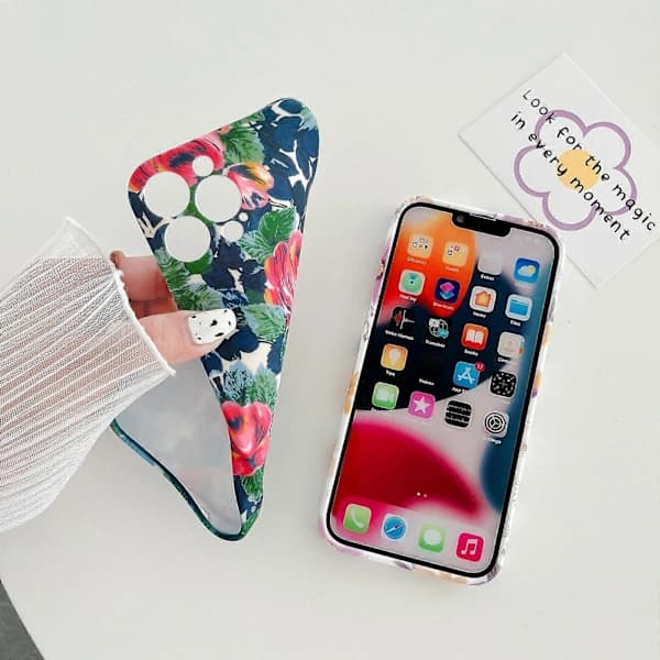 Blomstret TPU-deksel for iPhone 13