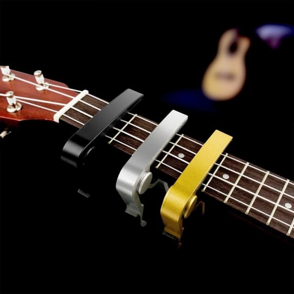 Hurtigudløser capo til guitar, capo til akustisk guitar, klassisk guitar, elektrisk guitar, ukulele, bas, banjo (sort)