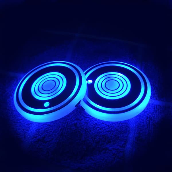 2-pakning LED-koppholdere, LED-bilunderlag med 7 farger lysende koppebrikke, USB-ladekoppmatte for underlagstilbehør, interiør, lys