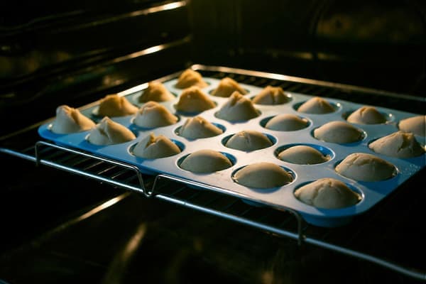 1-pack Mini Silicone Muffin Pan with 24 Cups for Mini Muffins or Cakes, Oven Safe by