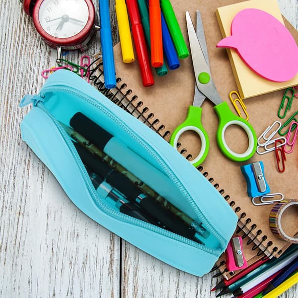 Æstetisk glat lynlås penalhus med silikone stor kapacitet bærbart og skole make-up børster -