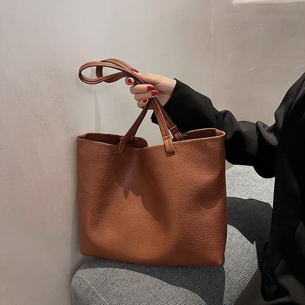 Afslappet lædertaske til mænd og kvinder, stor kapacitet, moderne og alsidig til legetøj. Off White