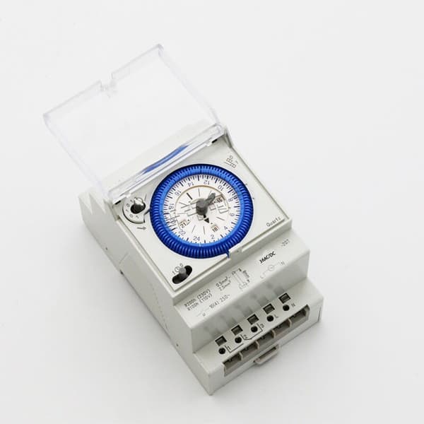 Analog timer med synkronmotor og dagsprogram 36V AC DC