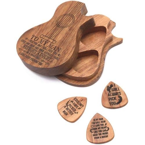 Gitarrtilbehør Tre gitarplekter Treboks for gitarplekter og plekter