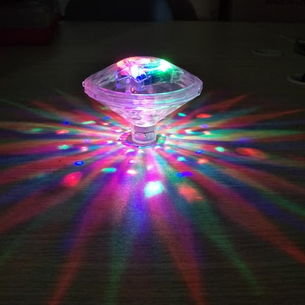 Flydende Pool LED-Badlamper til Bad Disco Damm Swimmingpool Badelegetøj, 7 Tilstande Sortierede Farver Batteridrevet