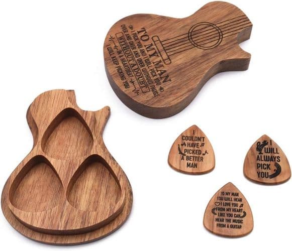 Gitarrtilbehør Tre gitarplekter Treboks for gitarplekter og plekter