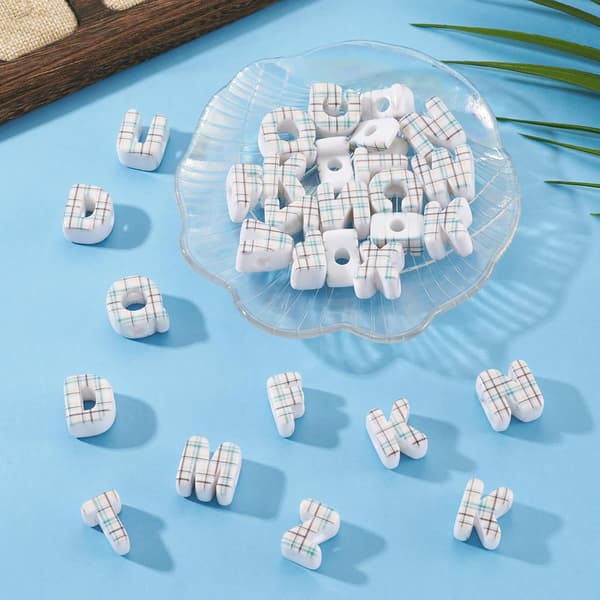 30 stk bokstavperler med stort hull, 20 mm, hvite avstandsstykker Hvit White