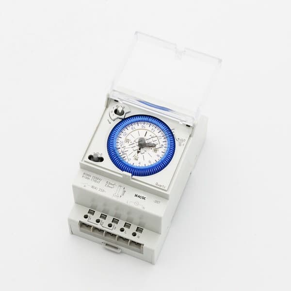 Analog timer med synkronmotor og dagsprogram 36V AC DC