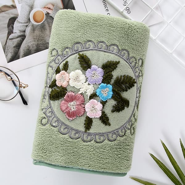 4-pak med broderede blomster i koralfløjl med høj tæthed