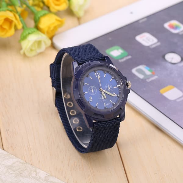 Electronic Analog Wristwatch with Round Nylon Strap, Military Wristwatch (Blue)
