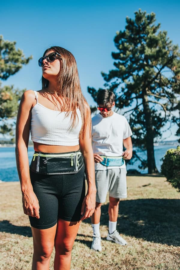 Løbebælte til mænd og kvinder, sports-taljetaske, elastisk og justerbart bælte på alle stropper. Sort