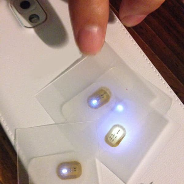 5 kpl NFC Flash -kynsitarrat LED-paljas siru älykäs kynsilamppu kynsitarran parannus, punainen valo