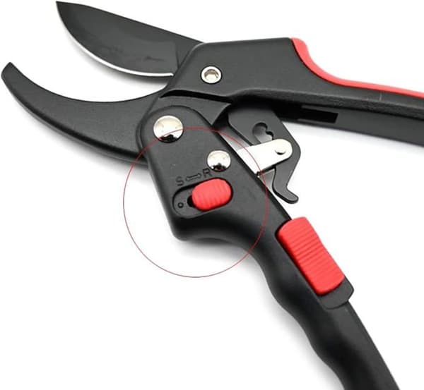 Garden pruner with ratchet function in steel, garden scissors for plants, branch pruner, cutting tool