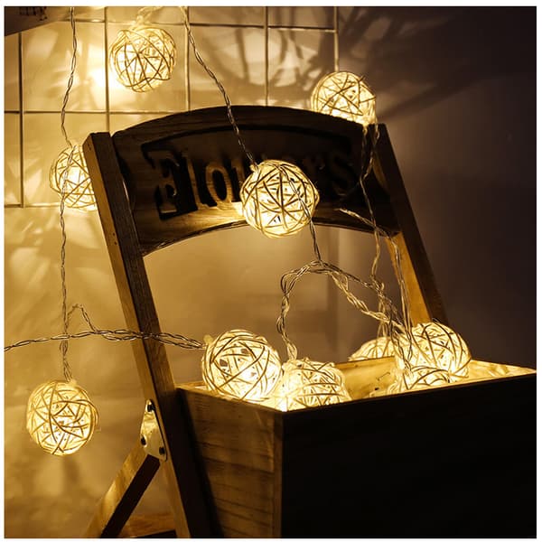Battery-powered LED light strings with 2m 20 warm white woven rattan balls (always on with two batteries)