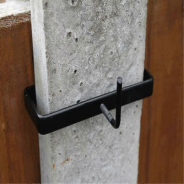 Heavy Duty Concrete Post Clamp for Fence Post, Metal Bracket Suitable for 4-inch Concrete Post, 1 pc