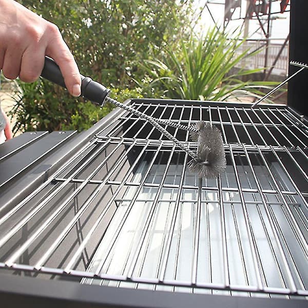 Triangular grill brush made of steel wire