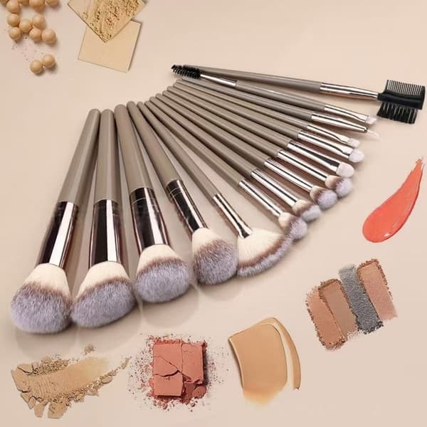 Sæt med 15 makeupbørster, til foundation, blending, pudder, rouge, concealer og mere
