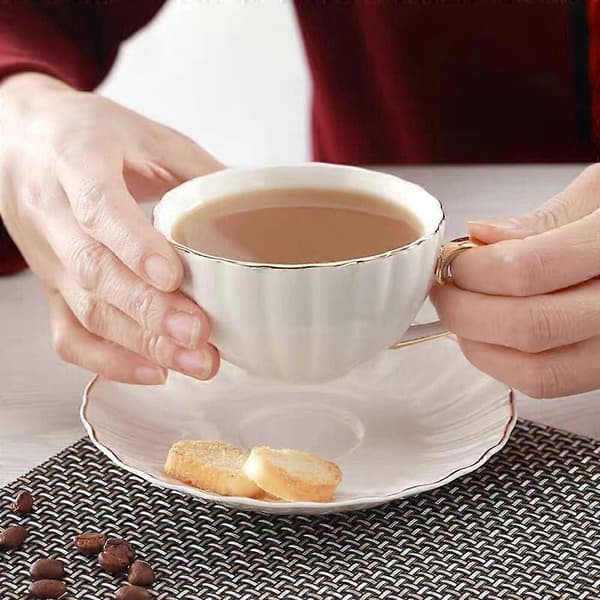 Kaffekop og underkop i keramik, 200 ml kaffekop med guldkant