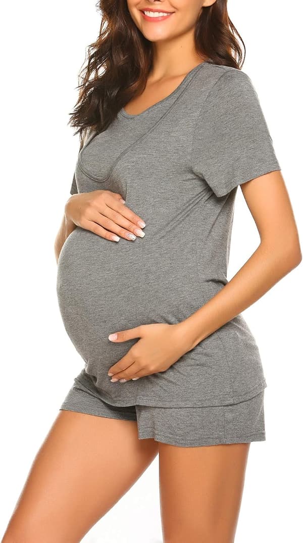Maternity clothes for labor/nursing/hospital stay, B