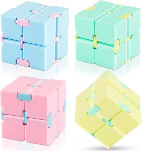 Rubiks kub (gul, grön, rosa och blå) set med fyra