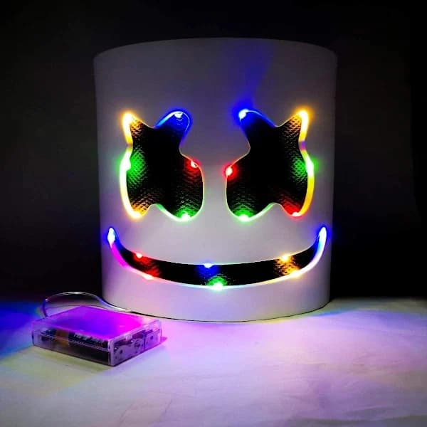 Marshmallow DJ-maske med lysende rekvisitter til baratmosfære