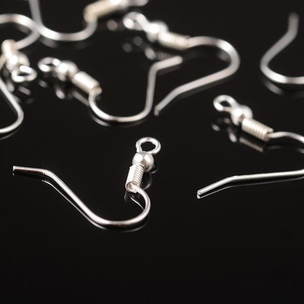 ___ 500 kpl. Nikkeli- ja lyijyttömät platinapinnoitetut korvakorukoukut 18 mm.