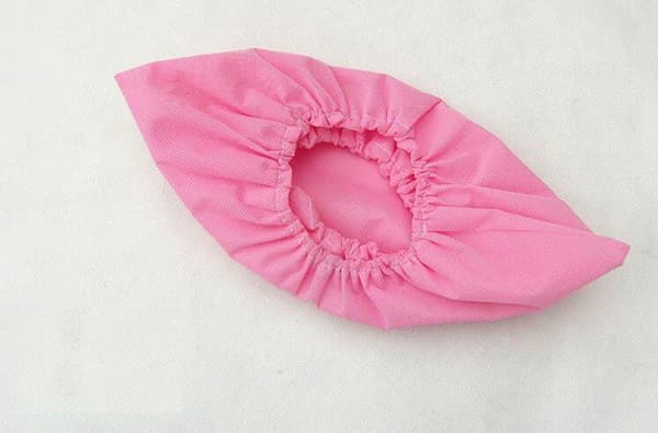 6 par halkfria skoskydd i non-woven tyg med blommönster