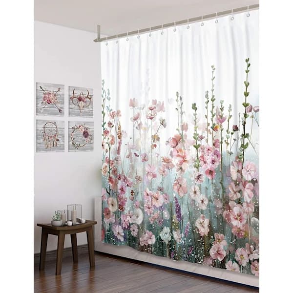 Fargerikt blomstret dusjforheng baderom rosa blomstret romantisk vill