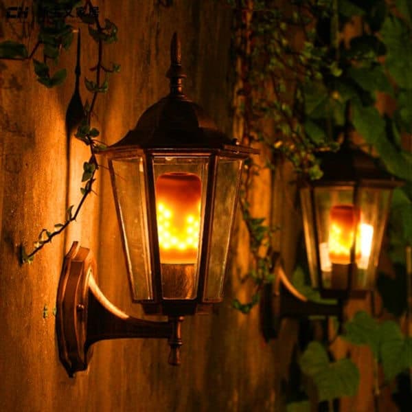 LED-lamppu liekehtivällä valoefektillä, E14