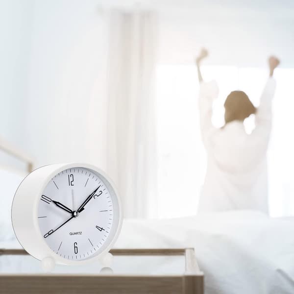 Silent Analog Alarm Clock for Children - Large 4 Inch Dial with