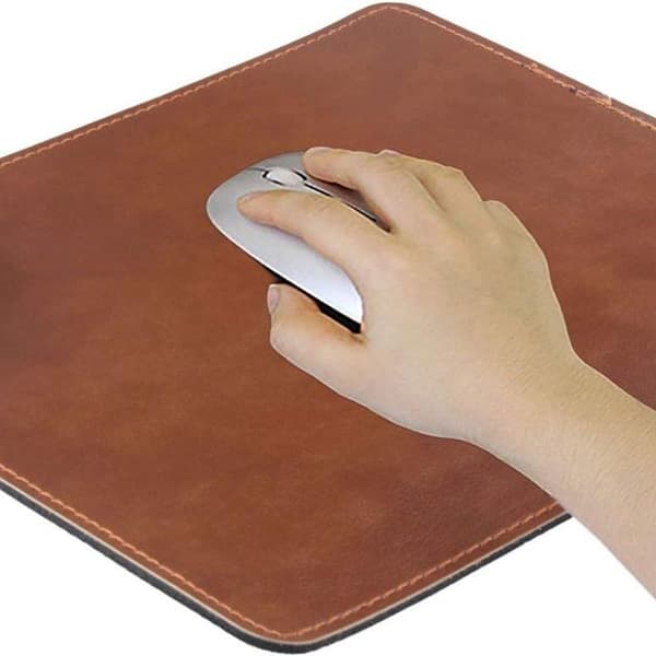 Sklisikker musematte med gummibase datamaskin PC skinn musematte kaffebrun