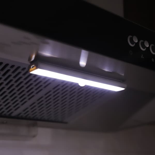 1 kpl ihmiskehon infrapuna-USB-latausinduktioäly-LED-lamppu